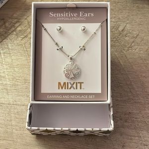 K necklace + earrings